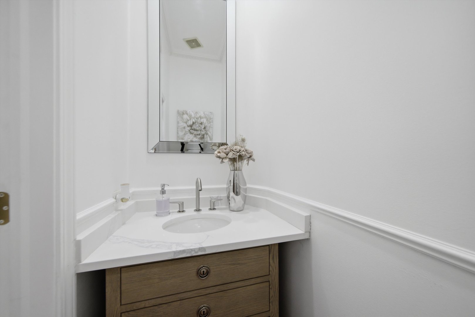 1521 S Indiana Avenue J Property Photo 2