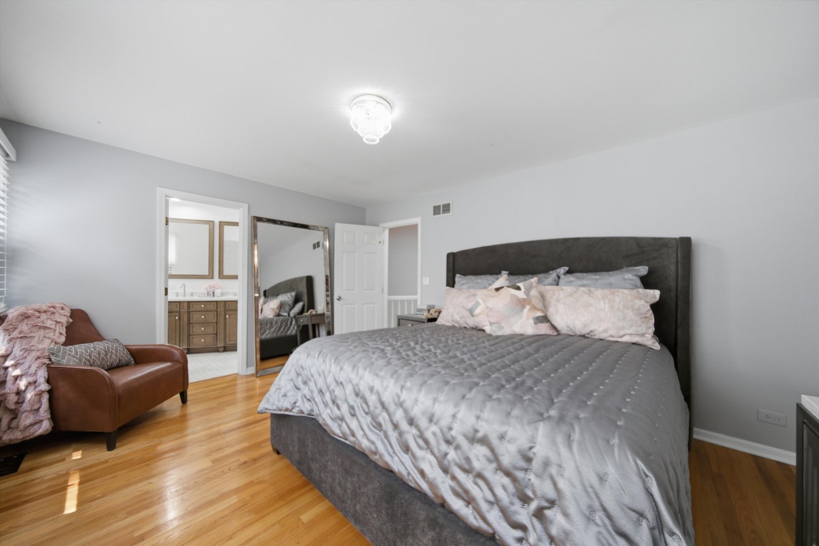 1521 S Indiana Avenue J Property Photo 11
