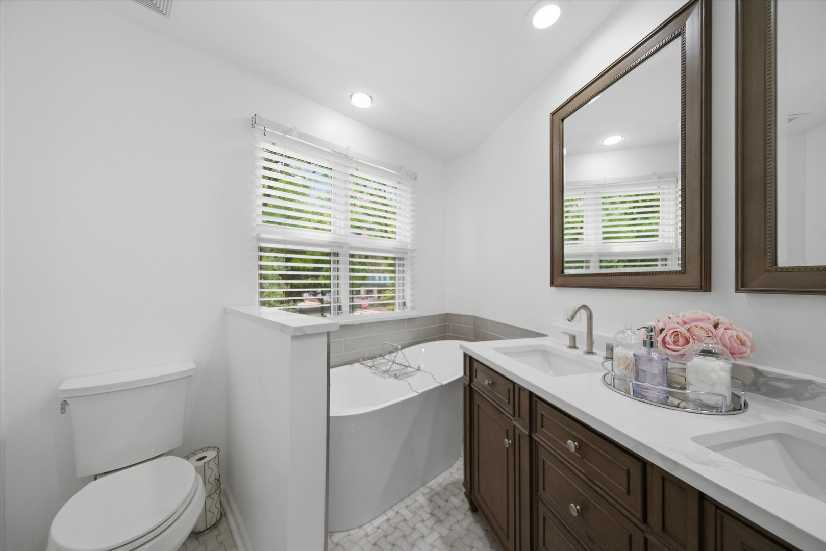 1521 S Indiana Avenue J Property Photo 13