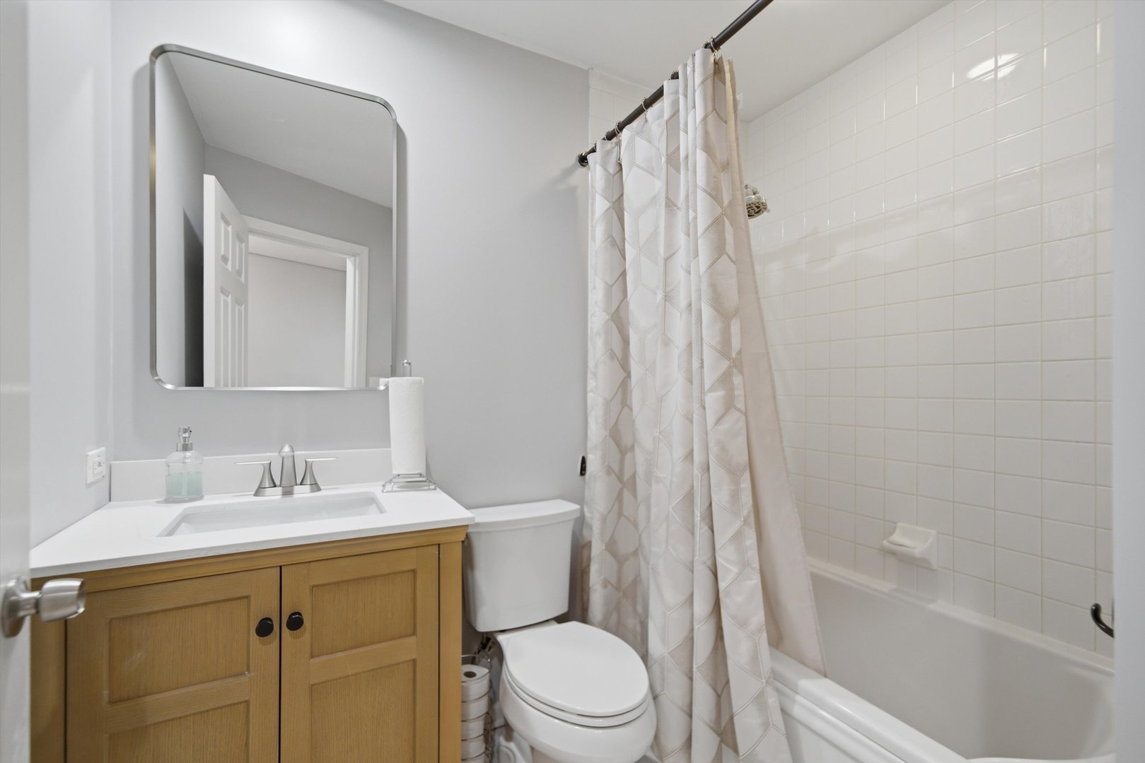 1521 S Indiana Avenue J Property Photo 14