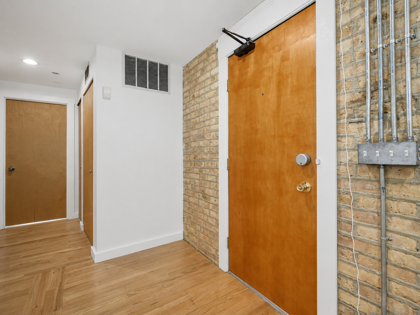 136 Clyde Avenue 2s Property Photo 3