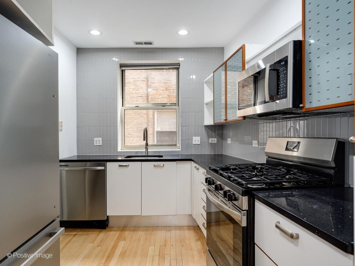 136 Clyde Avenue 2s Property Photo 8