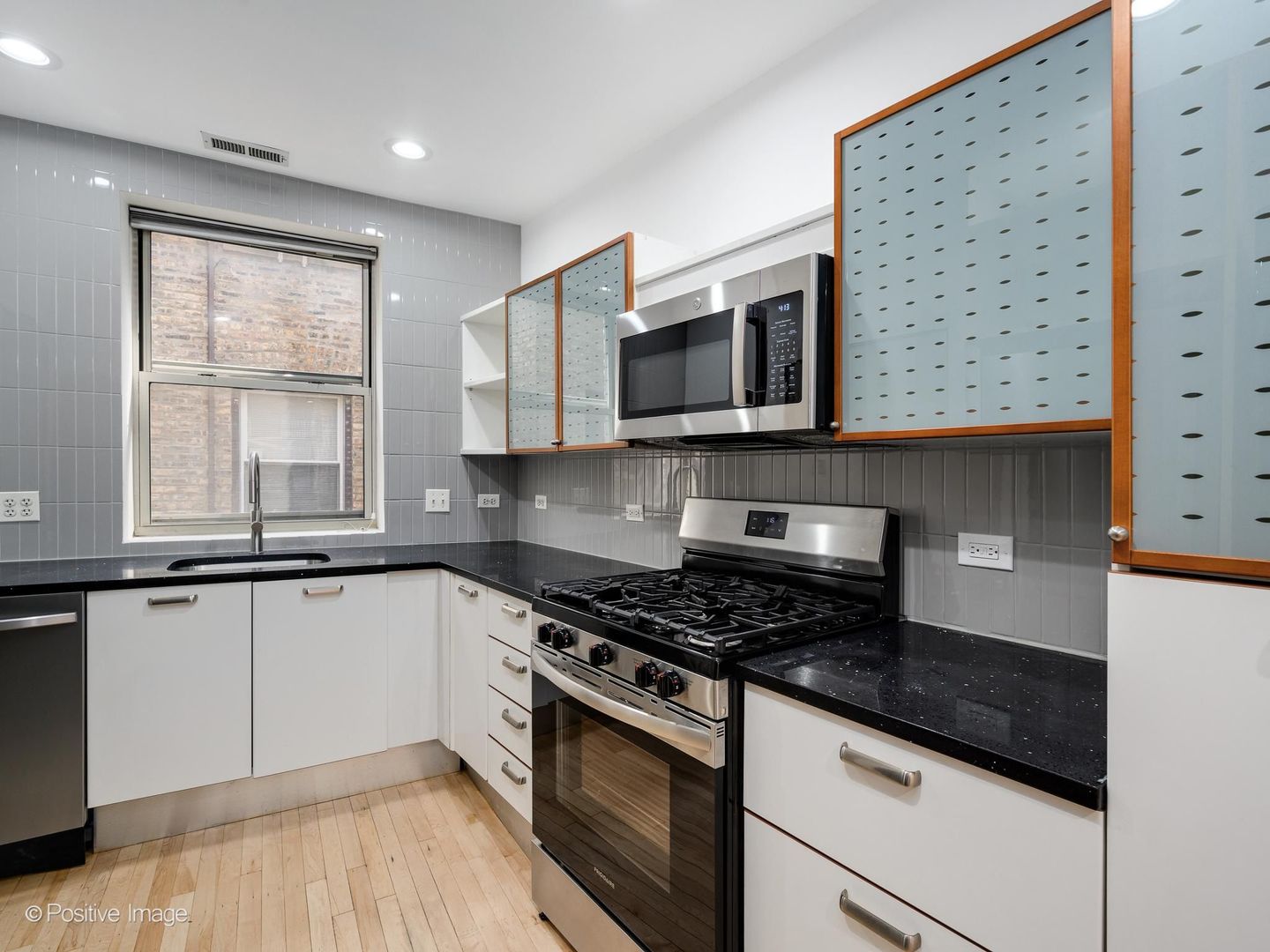 136 Clyde Avenue 2s Property Photo 9