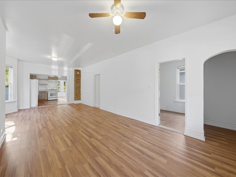 10560 S Edbrooke Avenue Property Photo 3