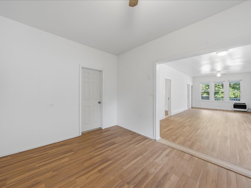 10560 S Edbrooke Avenue Property Photo 5