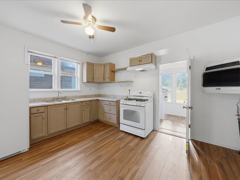 10560 S Edbrooke Avenue Property Photo 6