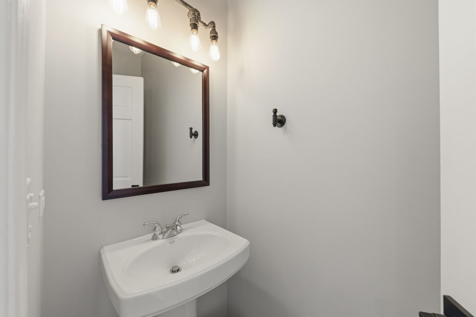 231 N West Street Property Photo 8