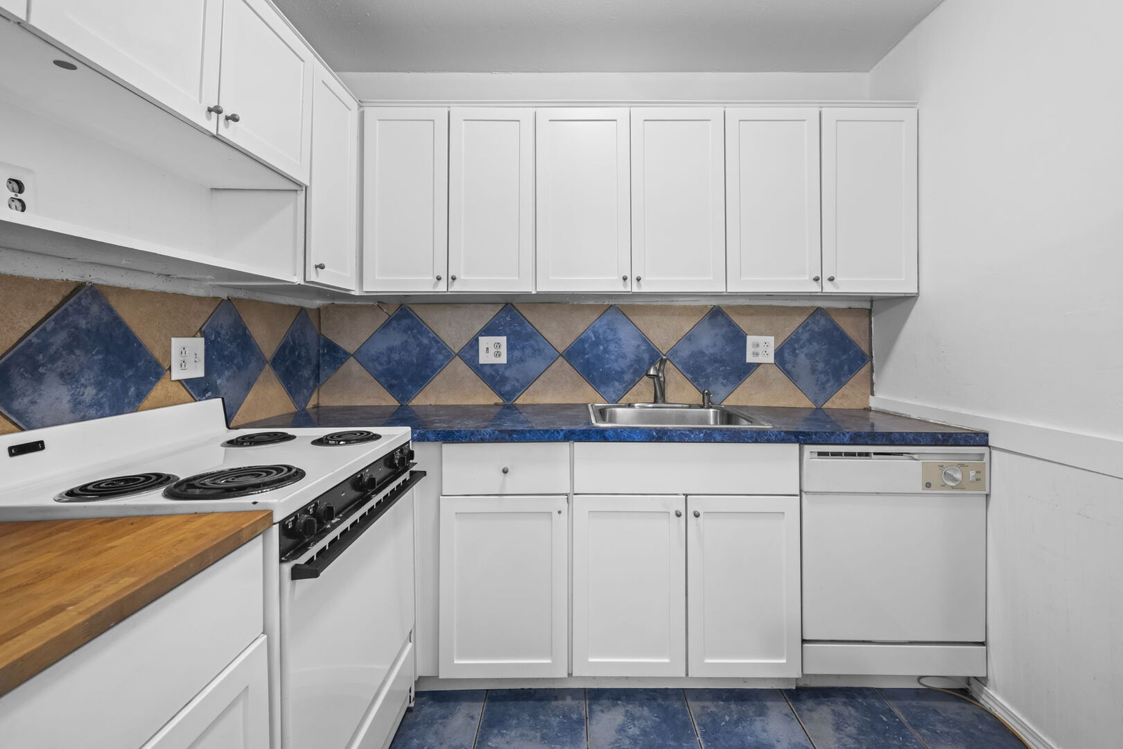 765 Grove Drive 103 Property Photo 10