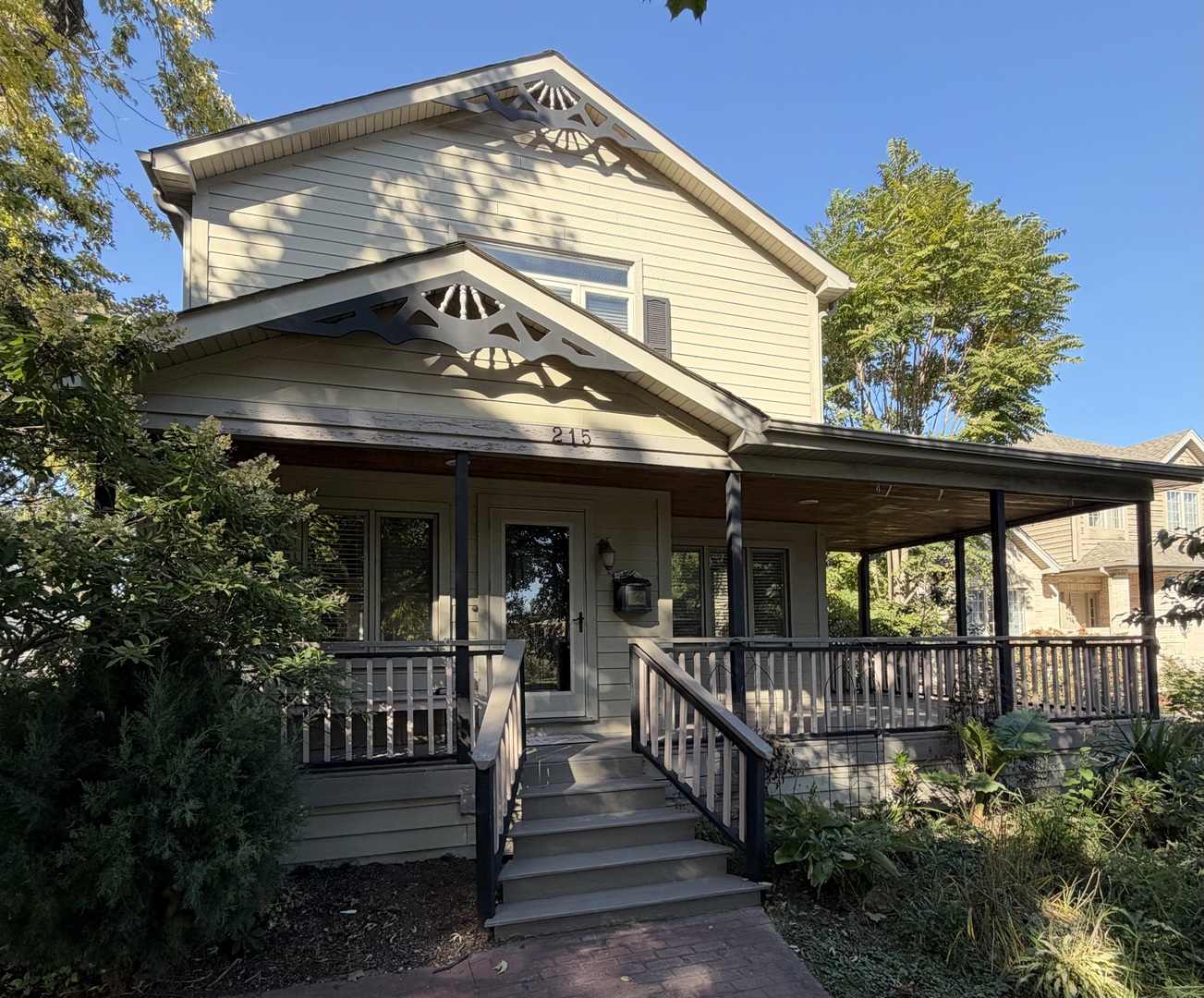 215 E Grantley Avenue Property Photo 1