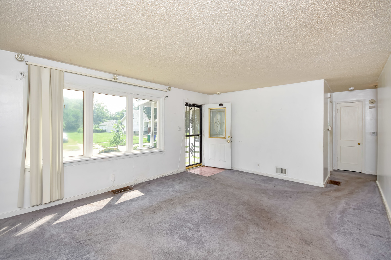 1016 W King Street Property Photo 6