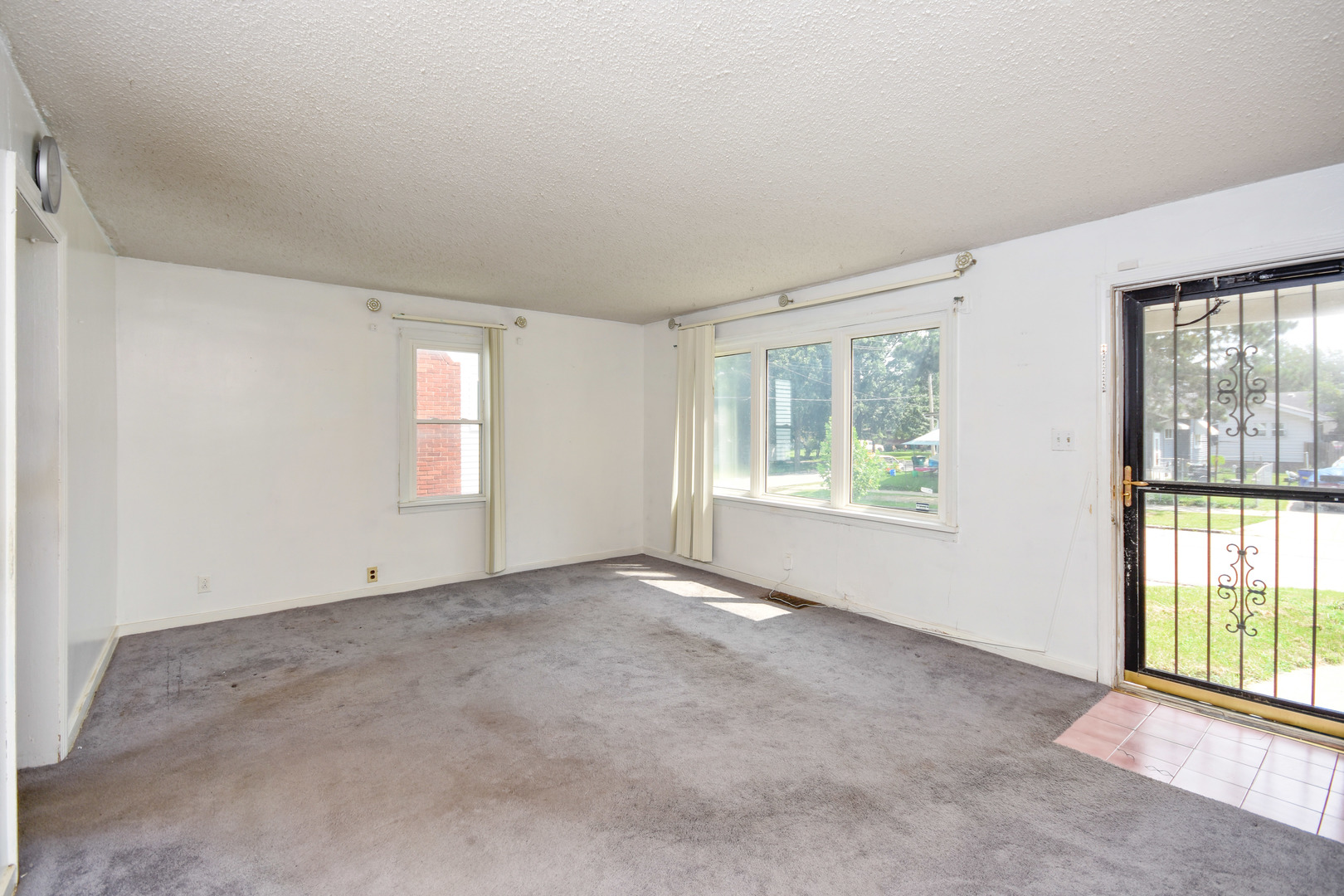 1016 W King Street Property Photo 7