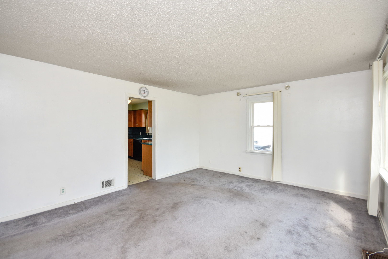 1016 W King Street Property Photo 8