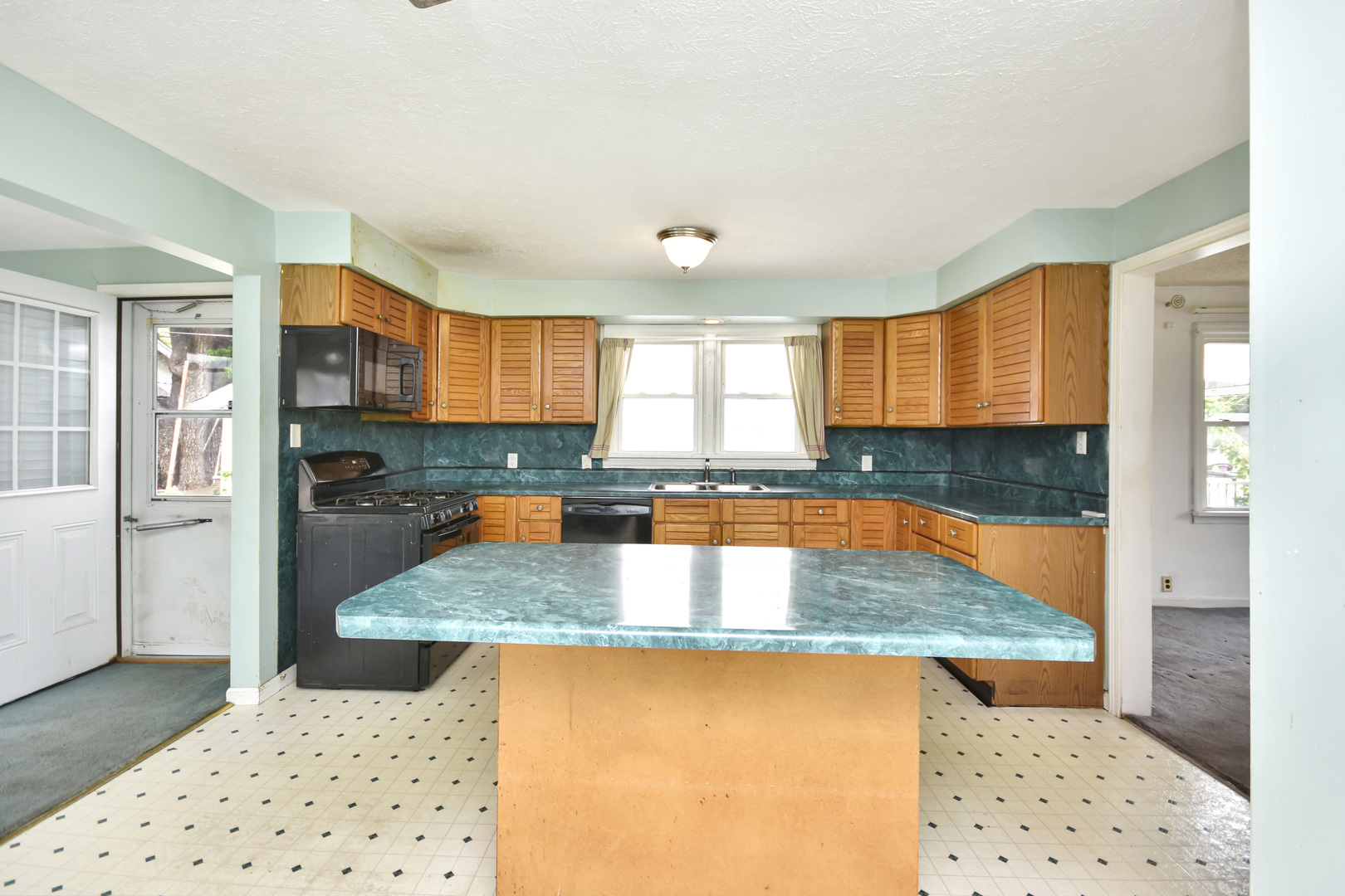 1016 W King Street Property Photo 14