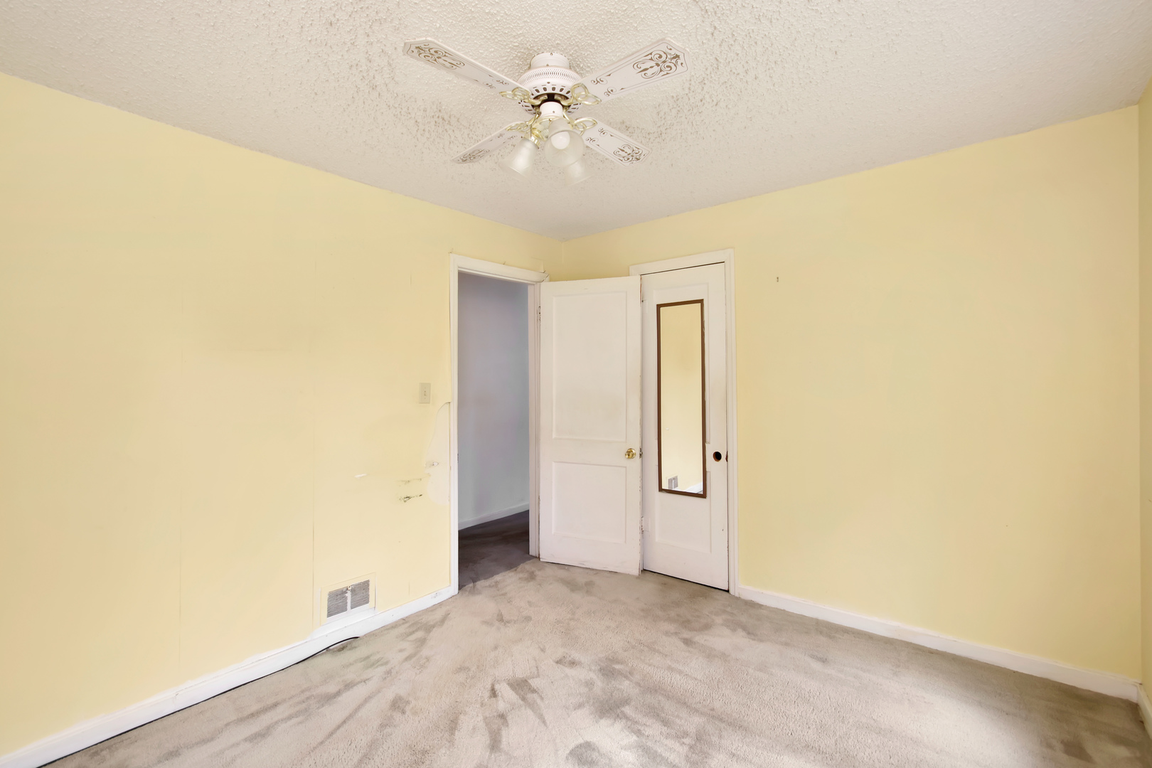 1016 W King Street Property Photo 23