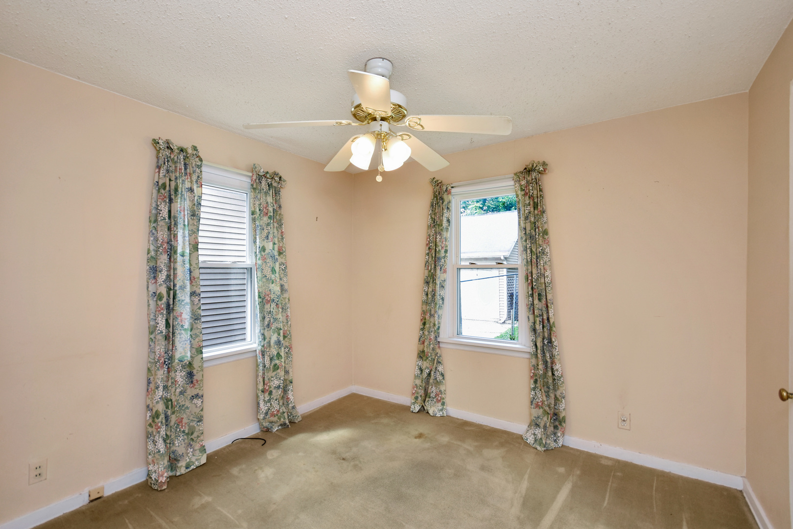 1016 W King Street Property Photo 28
