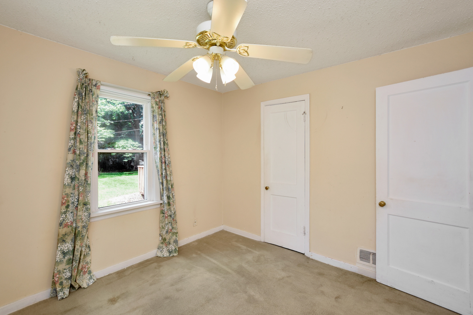 1016 W King Street Property Photo 31