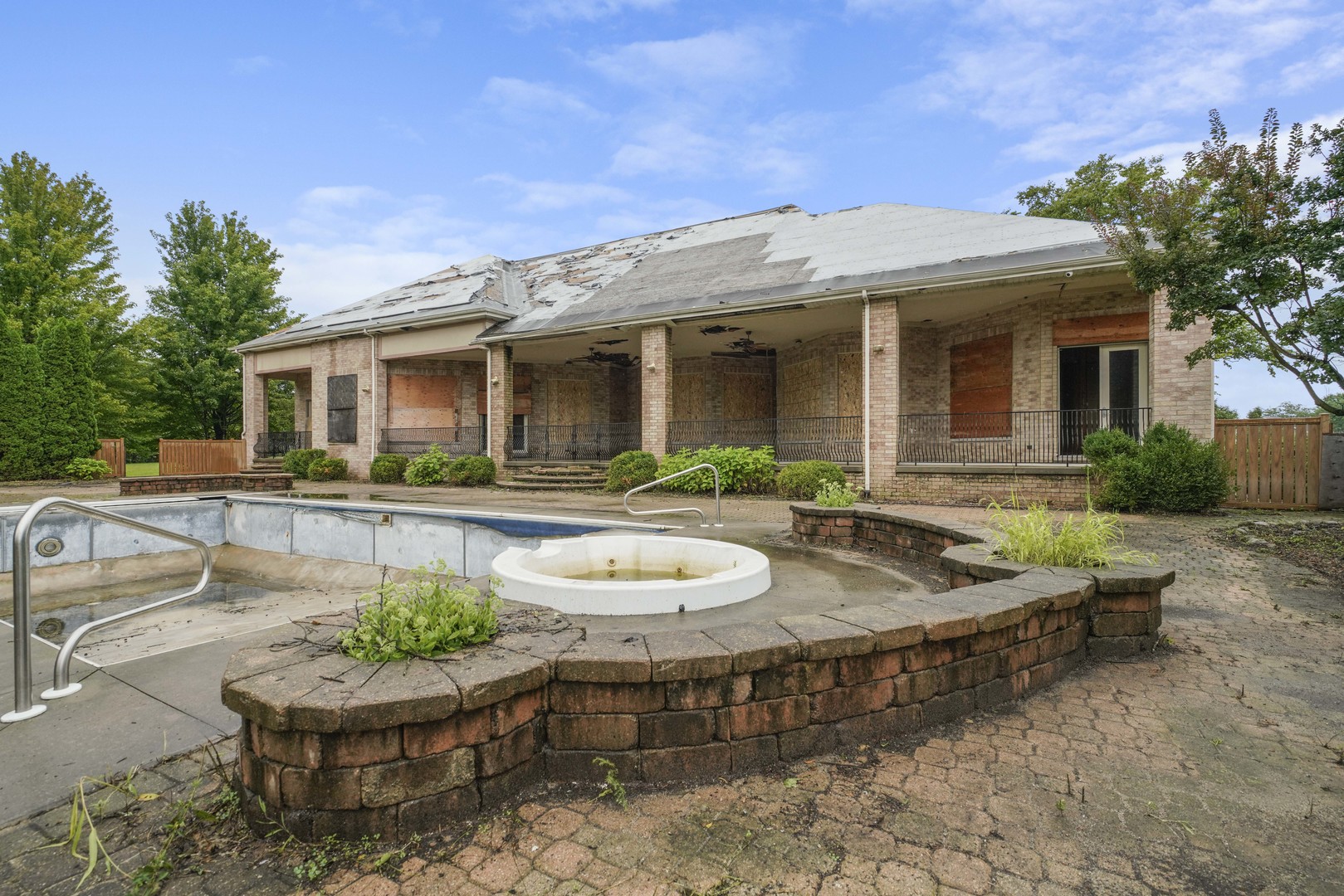 1071 Country Lane Property Photo 4