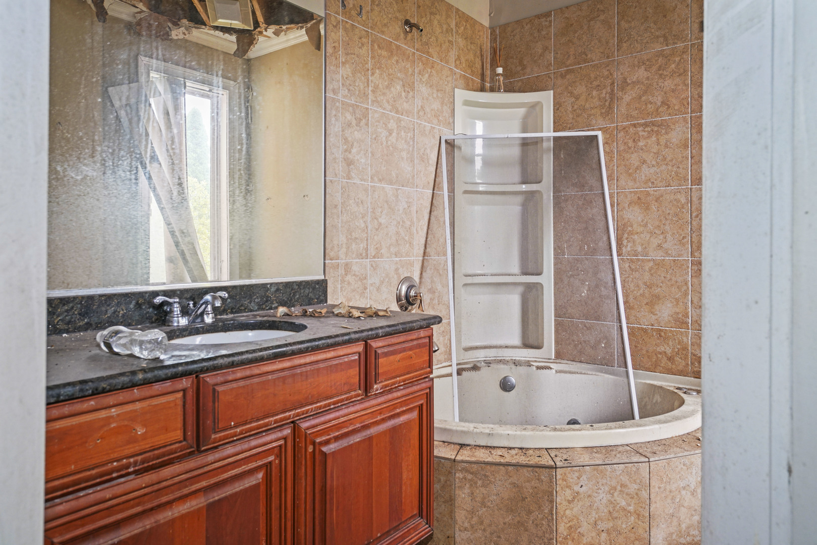 1071 Country Lane Property Photo 9