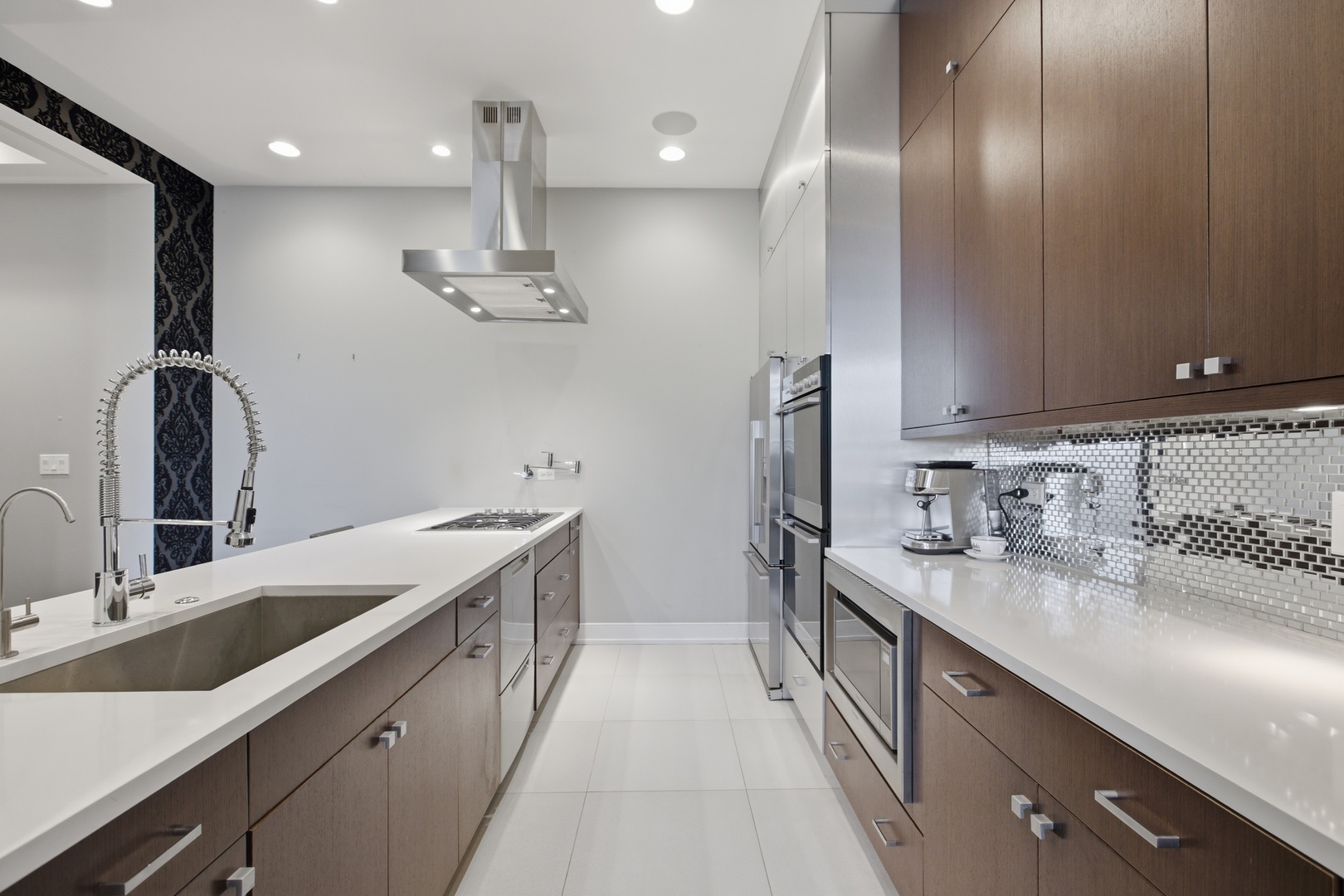 1866 N Damen Avenue 4 Property Photo 8