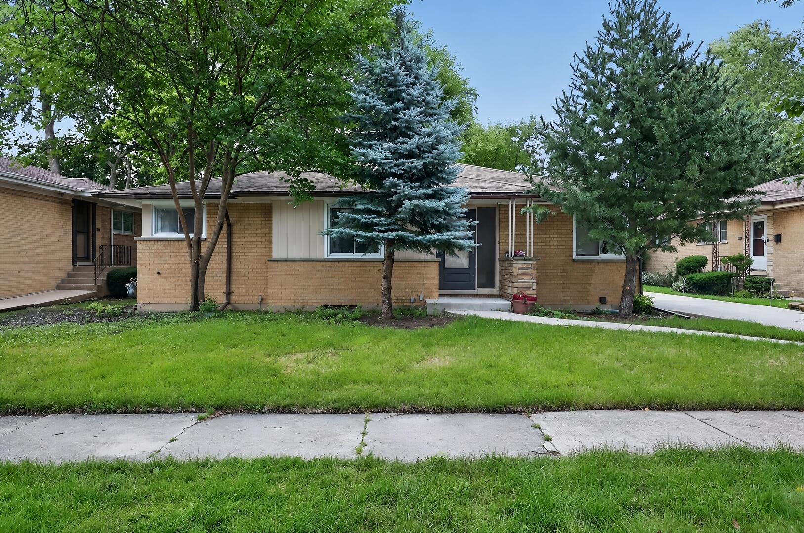 9231 N Lowell Avenue Property Photo 1