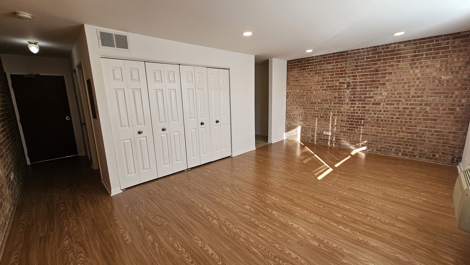 2250 N Lincoln Avenue 308 Property Photo 3
