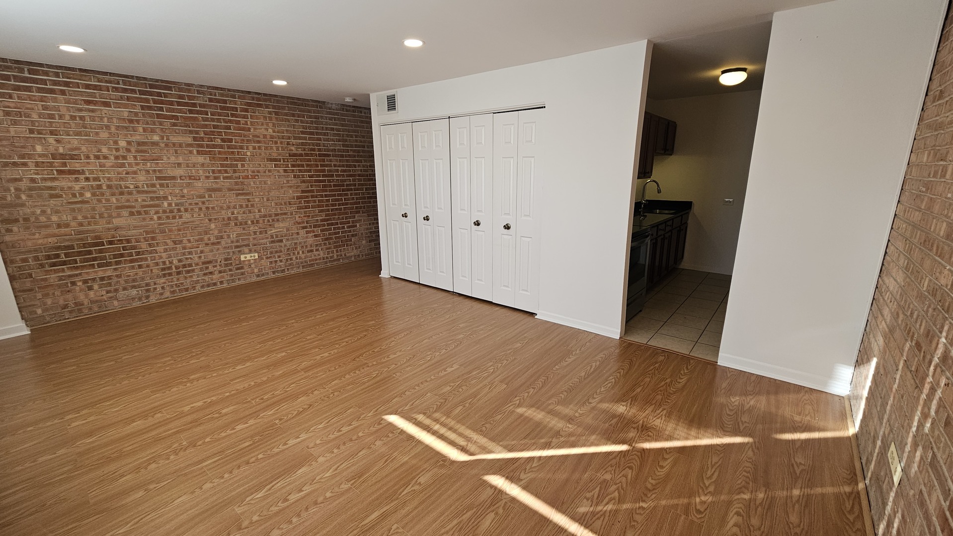 2250 N Lincoln Avenue 308 Property Photo 4