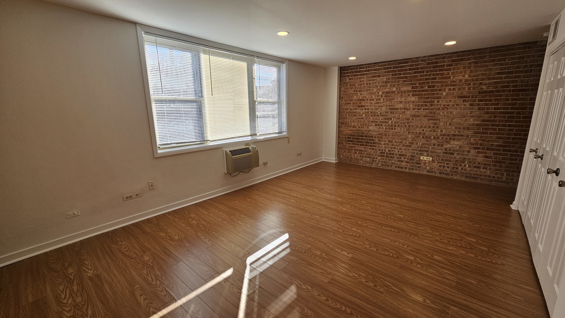 2250 N Lincoln Avenue 308 Property Photo 5