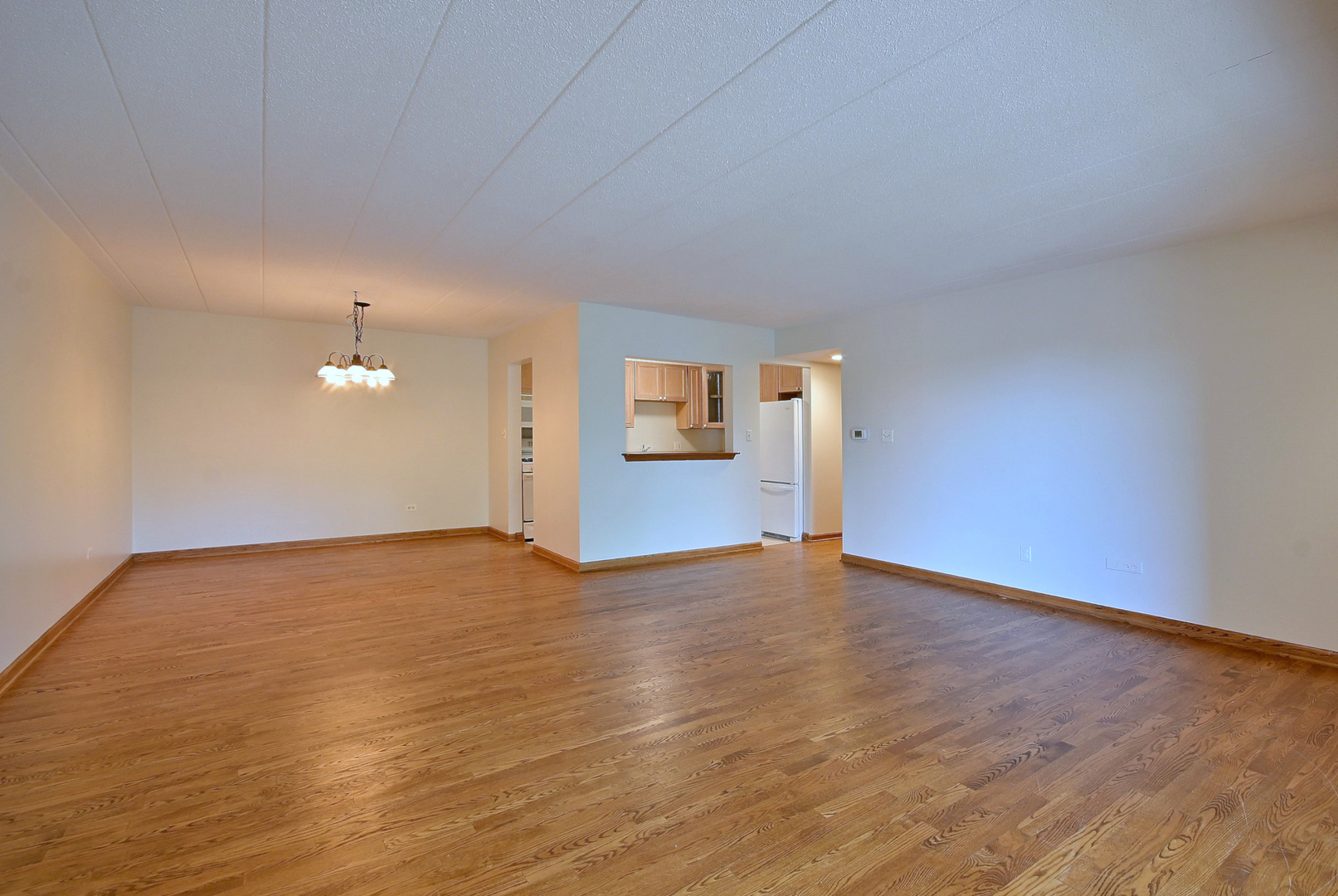 110 W Butterfield Road 302s Property Photo 7
