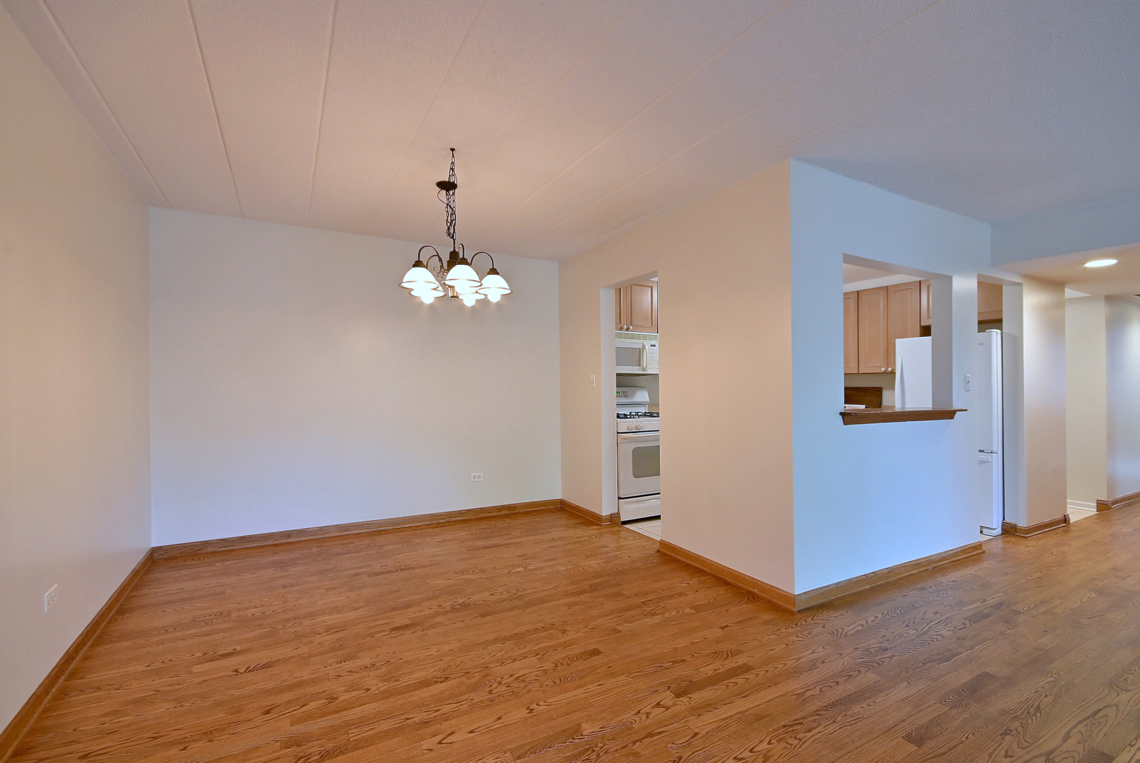110 W Butterfield Road 302s Property Photo 9