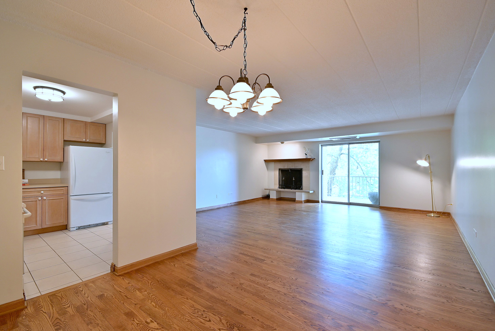 110 W Butterfield Road 302s Property Photo 10