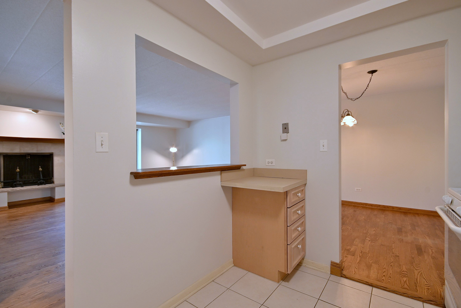 110 W Butterfield Road 302s Property Photo 12