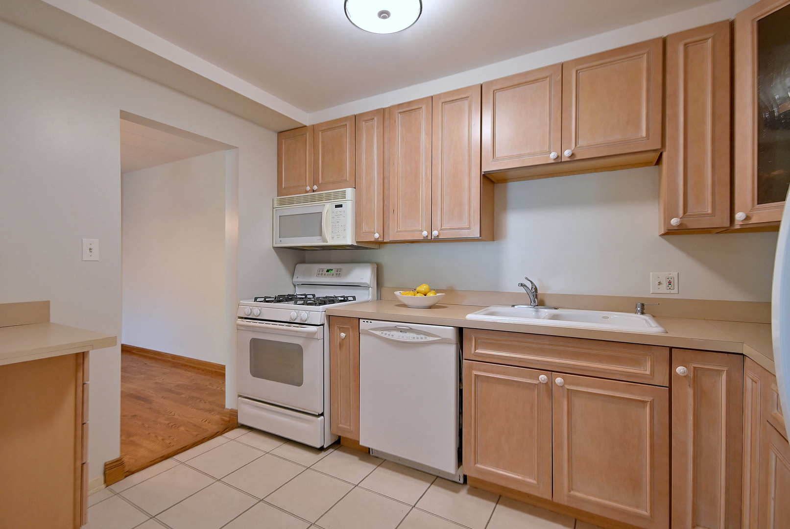 110 W Butterfield Road 302s Property Photo 13