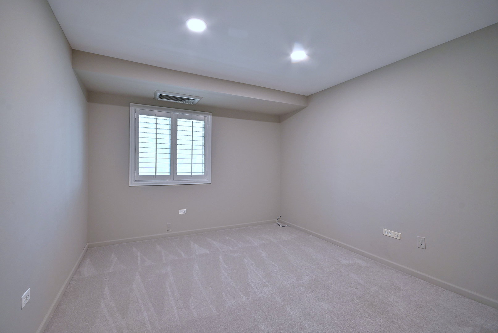 110 W Butterfield Road 302s Property Photo 16