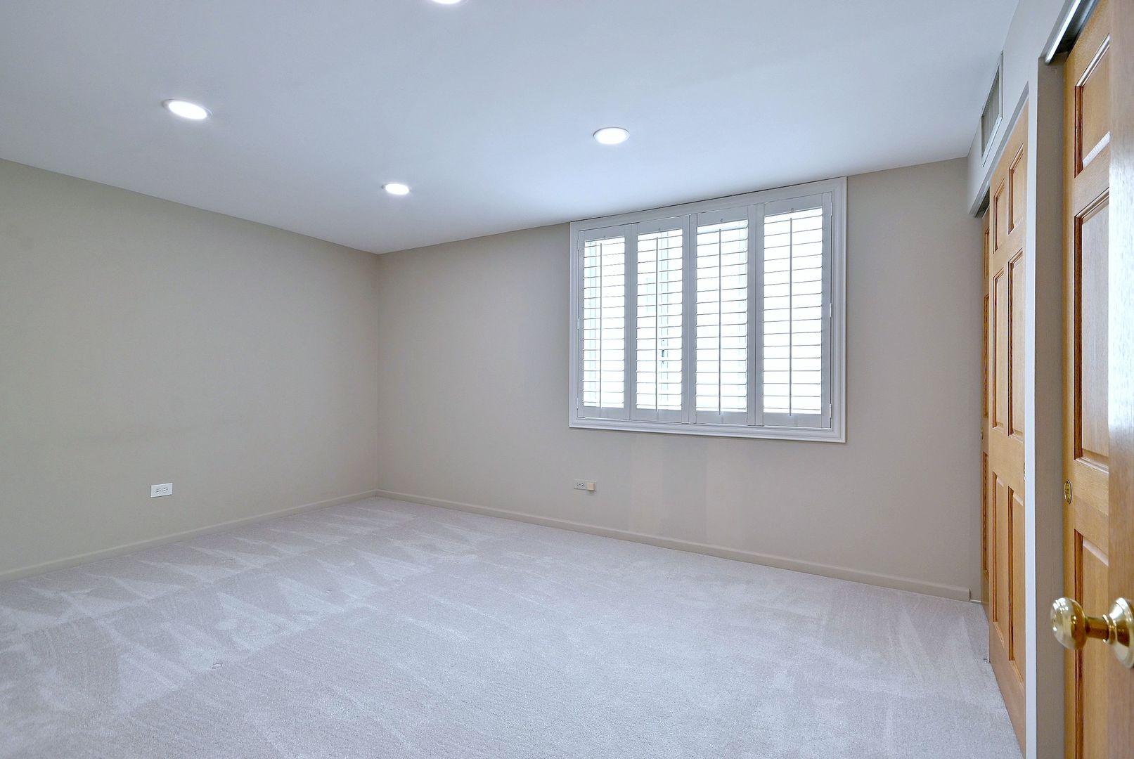 110 W Butterfield Road 302s Property Photo 20