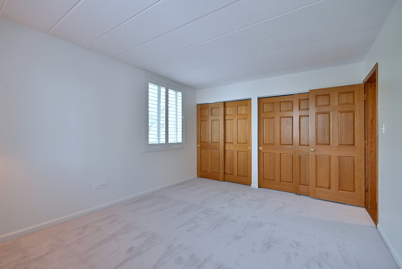 110 W Butterfield Road 302s Property Photo 27