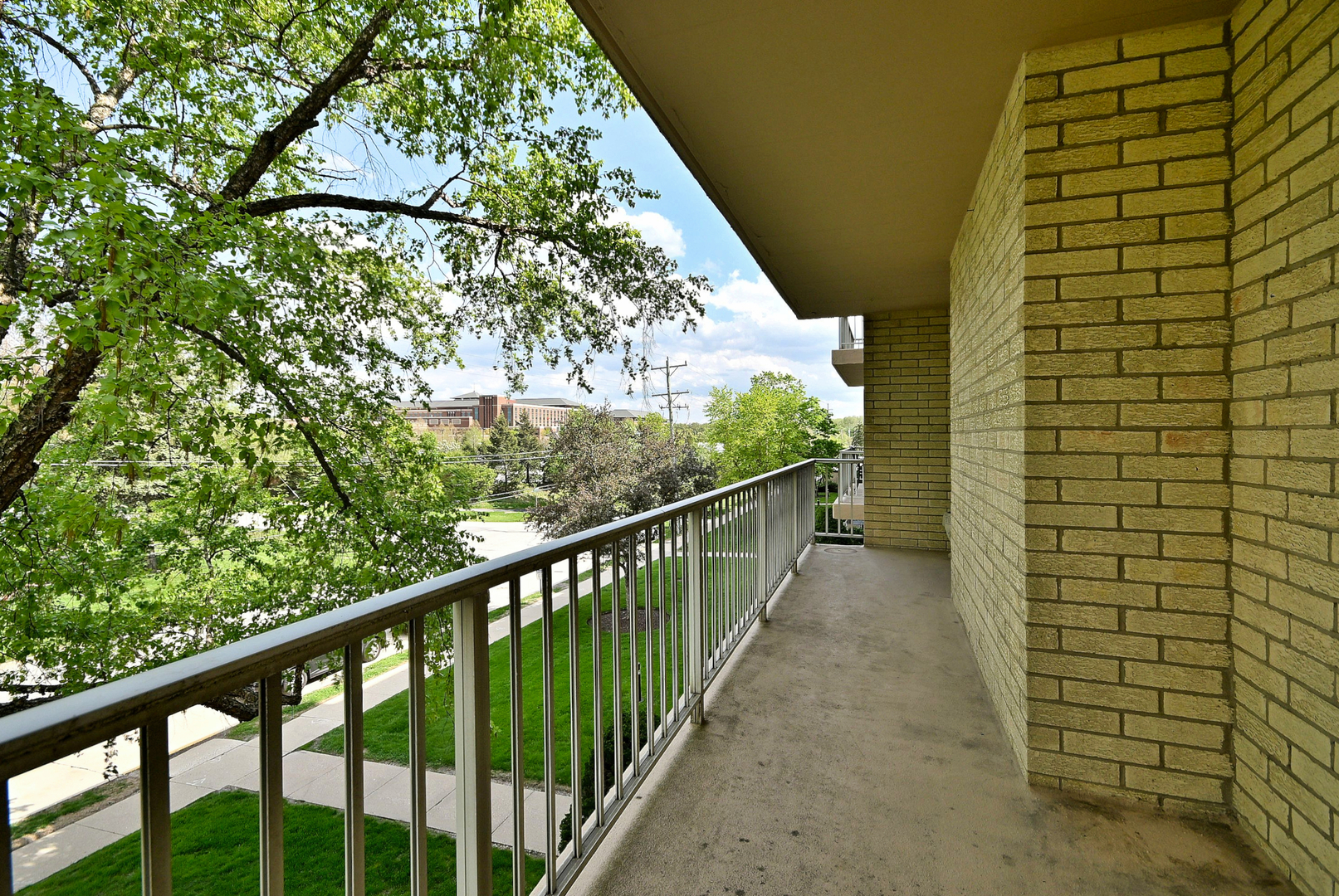 110 W Butterfield Road 302s Property Photo 28