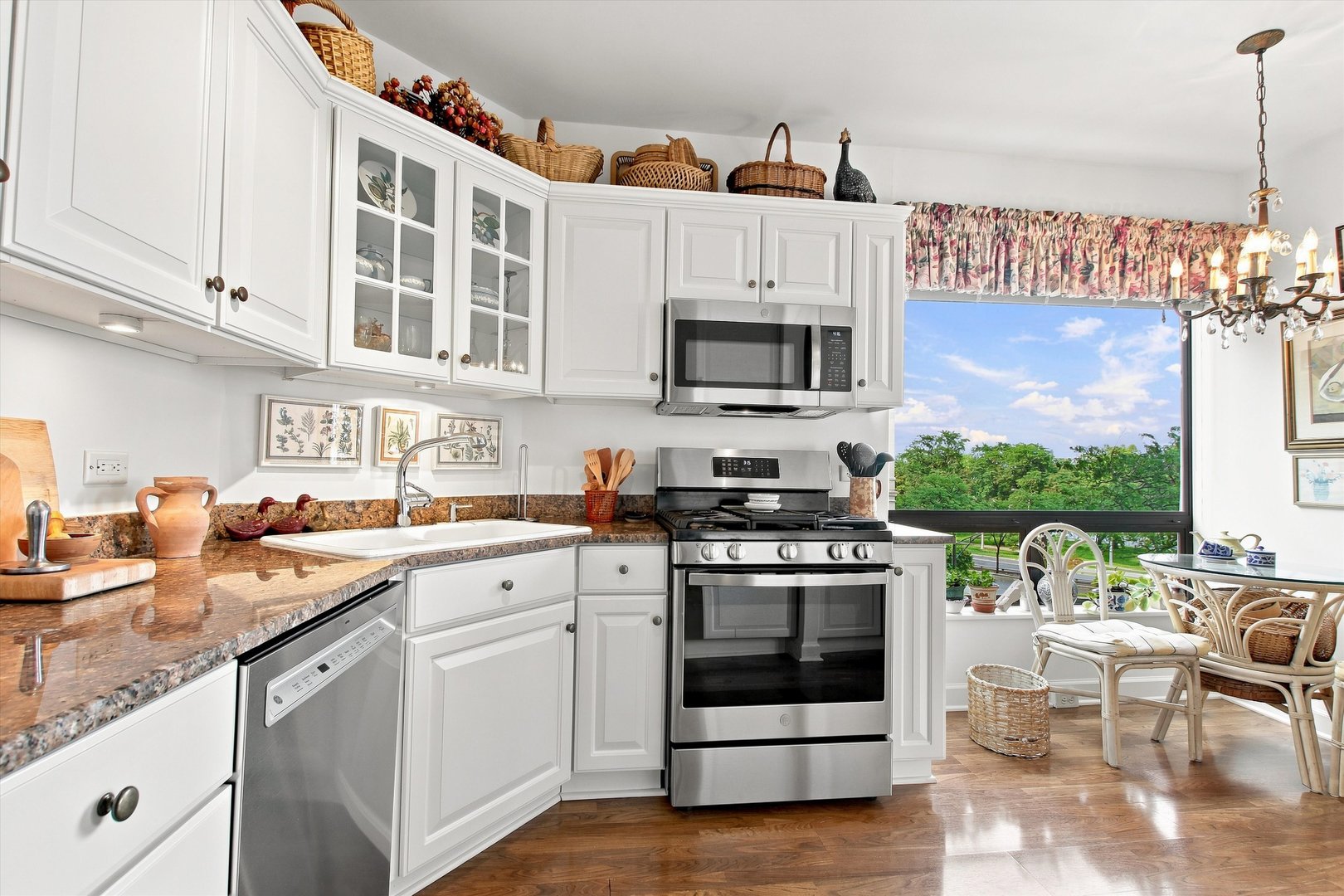 3200 N Lake Shore Drive 511 Property Photo 13