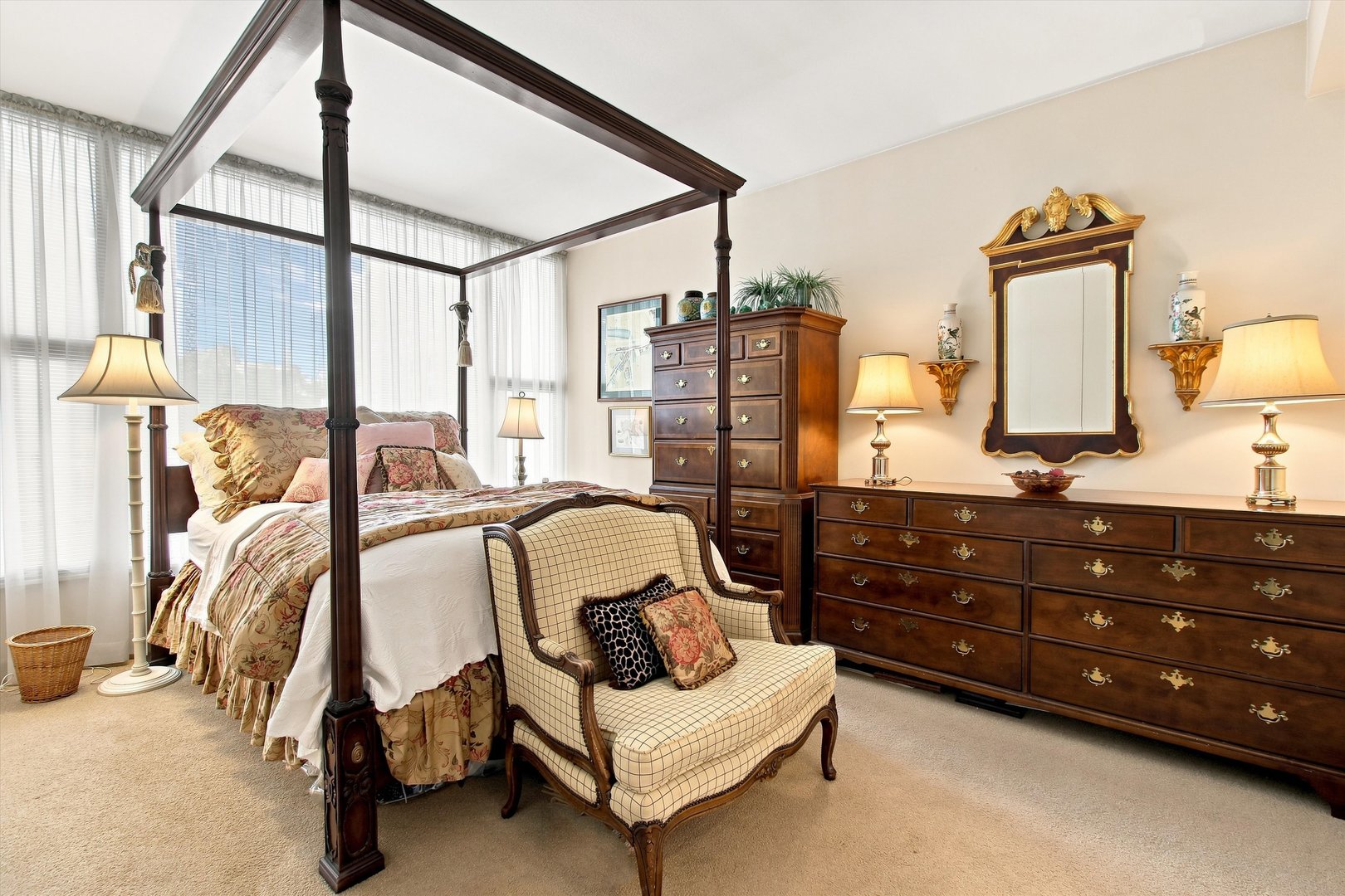 3200 N Lake Shore Drive 511 Property Photo 14