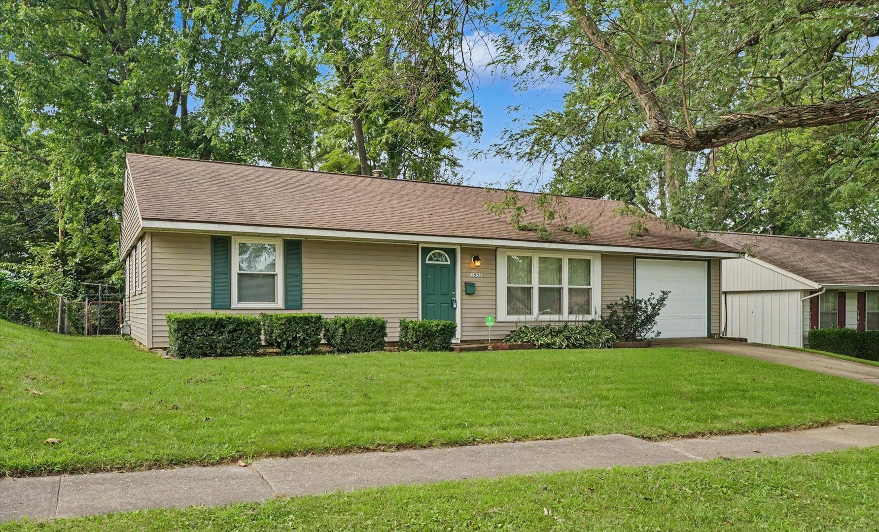 2803 E Illinois Street Property Photo 1