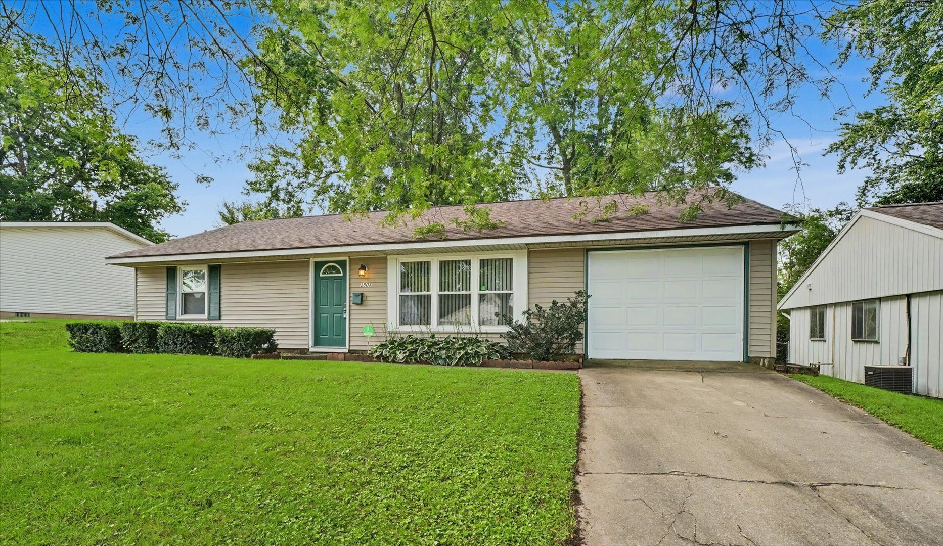 2803 E Illinois Street Property Photo 2