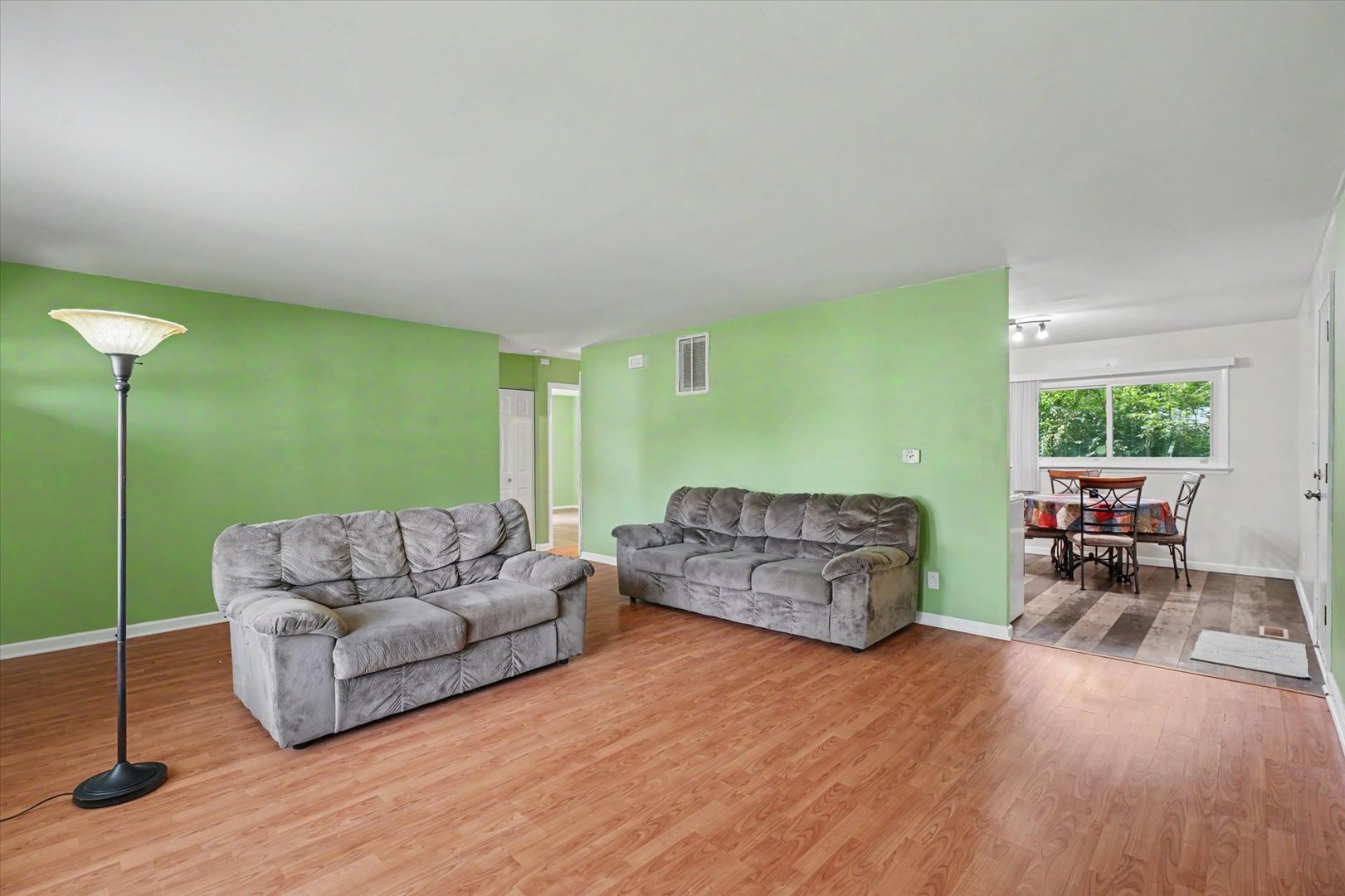 2803 E Illinois Street Property Photo 9
