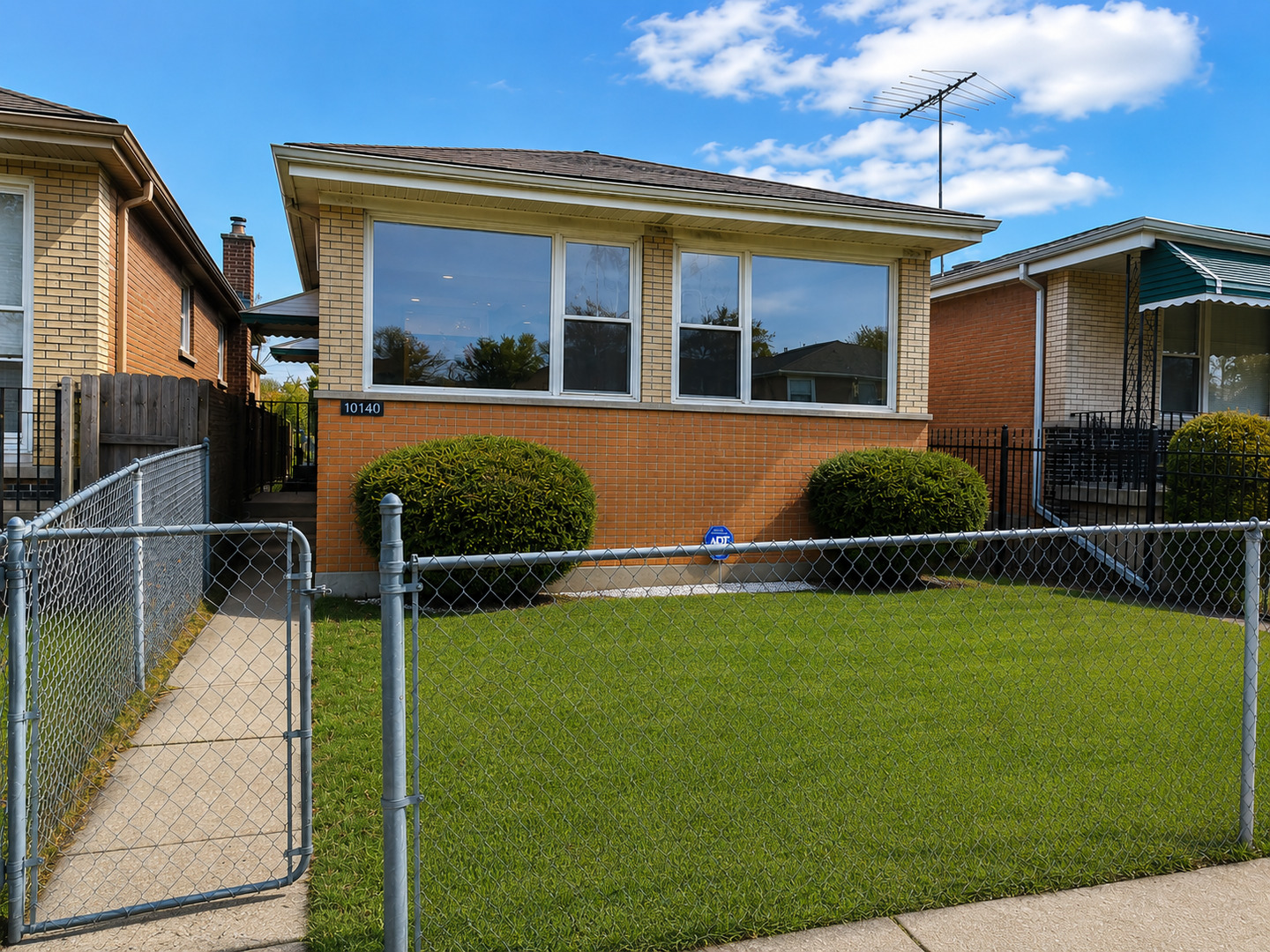 332 W 100th Street Property Photo 1