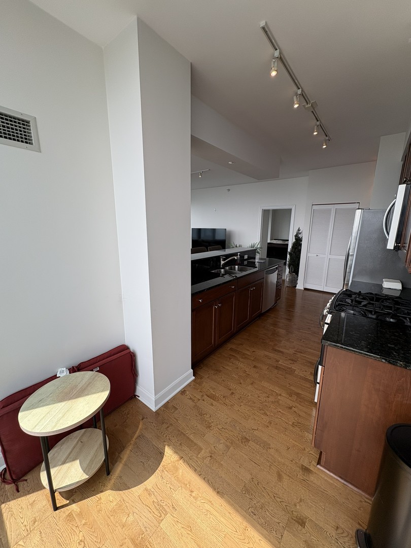 1201 S Prairie Avenue 4206 Property Photo 7