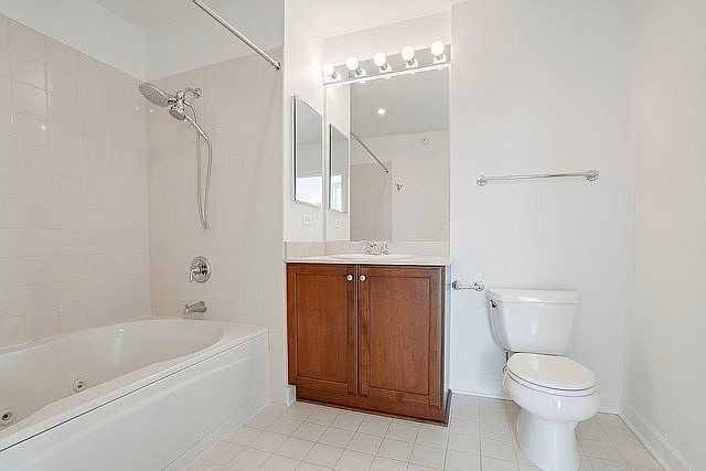 1201 S Prairie Avenue 4206 Property Photo 11