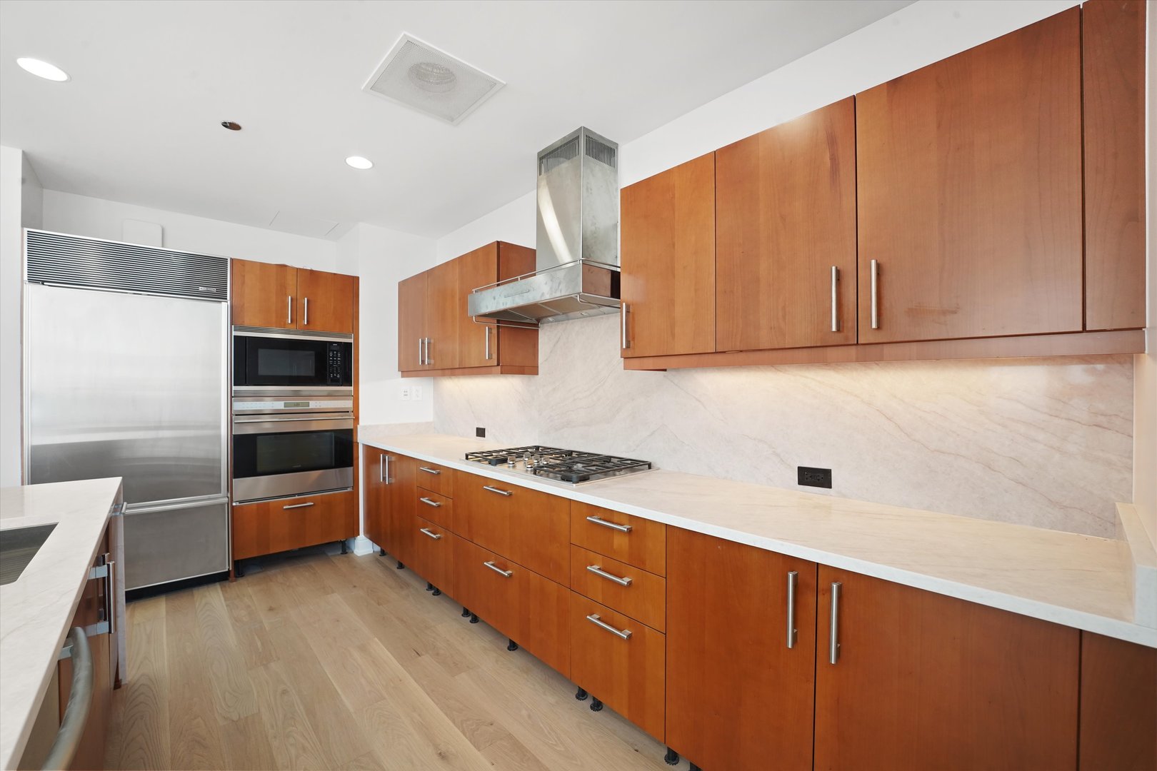 401 N Wabash Avenue 81f Property Photo 2
