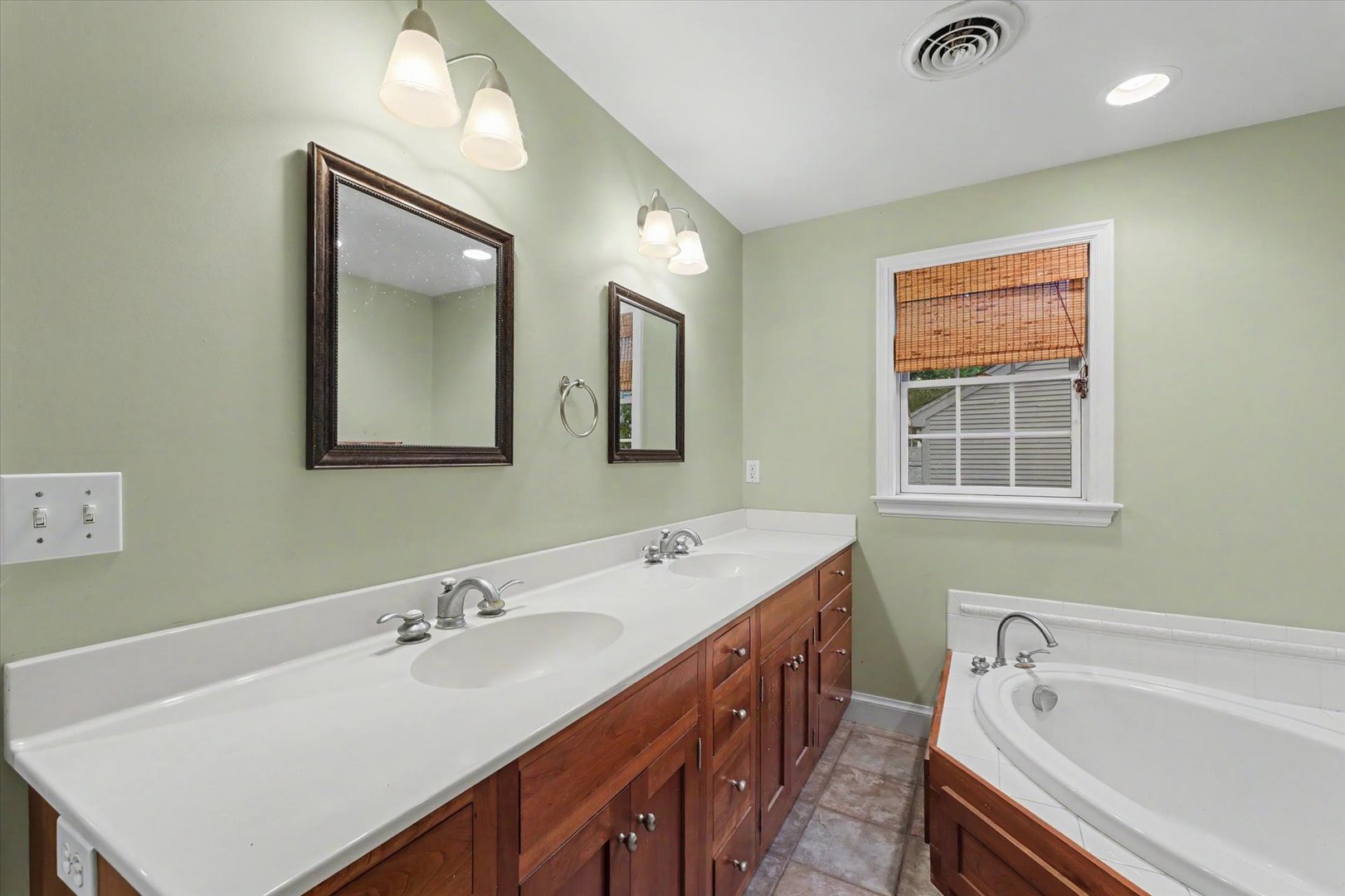 611 S James Street Property Photo 28