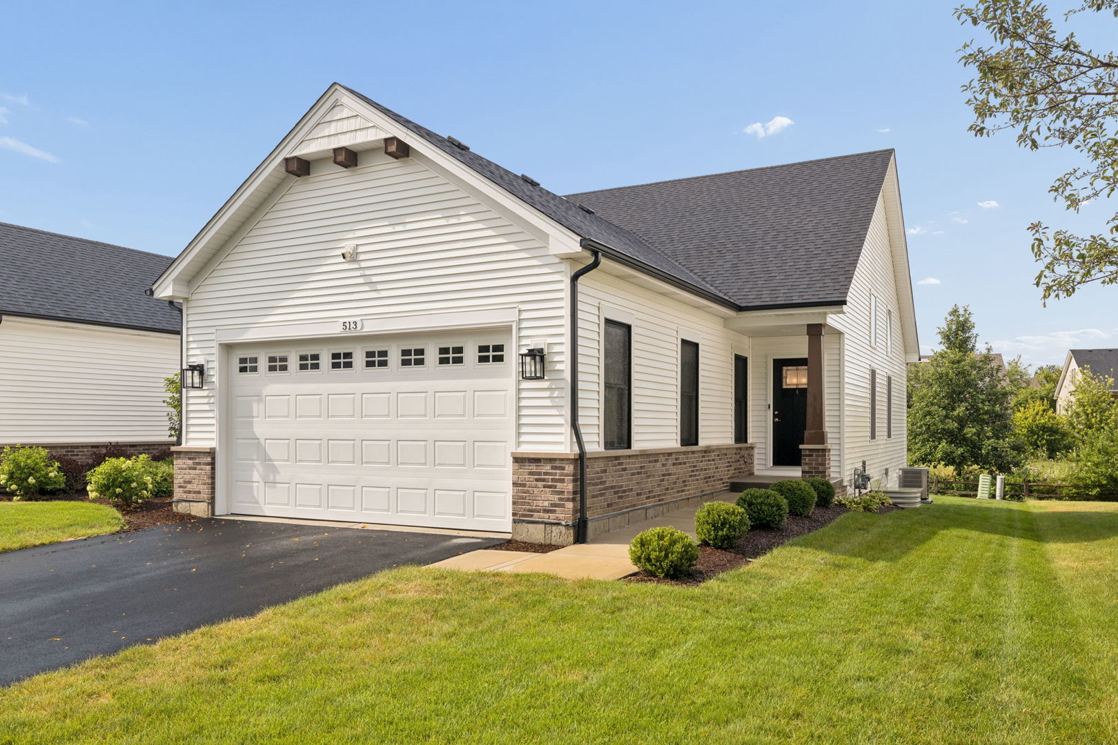 513 Sudbury Circle Property Photo 1