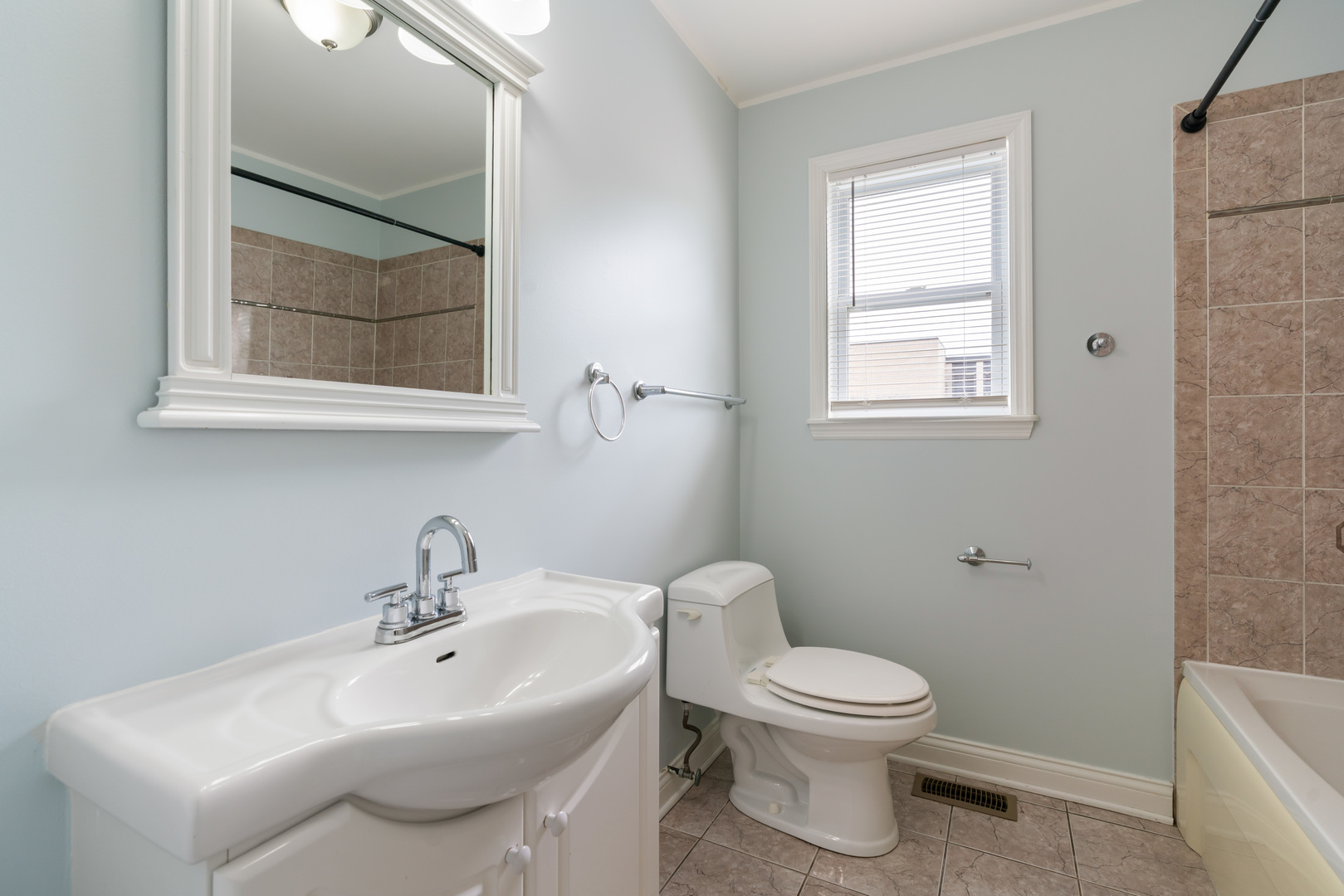 5037 W 30th Street 1 Property Photo 6