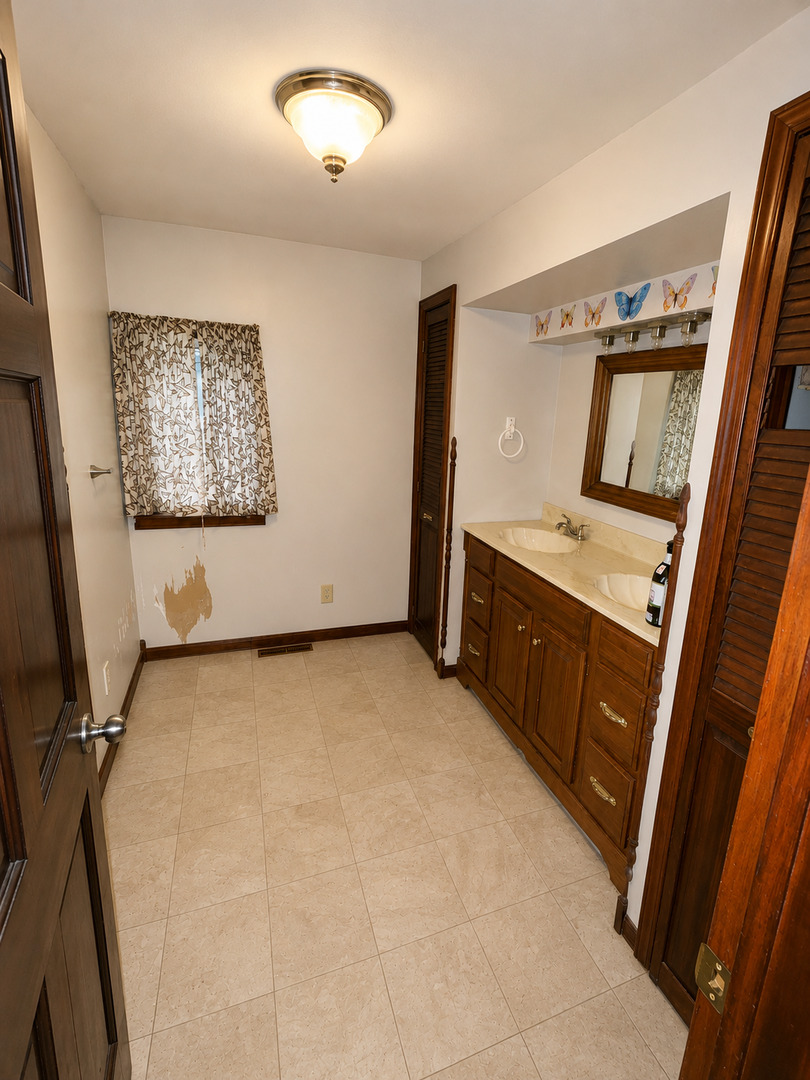 714 Clark Street Property Photo 10