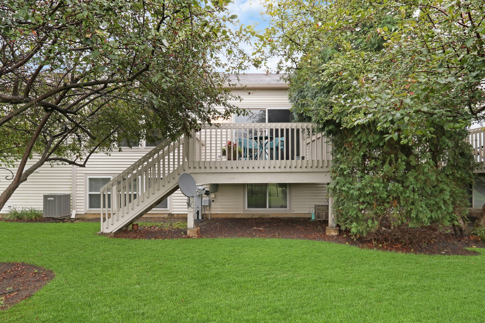 2835 Waterfront Avenue Property Photo 3